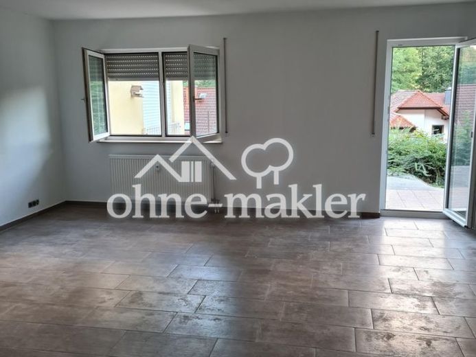 Großzügige 3-Zimmer-Terrassenwohnung in Hanglage mit Südterrasse und 2 Stellplätzen – Foto 1