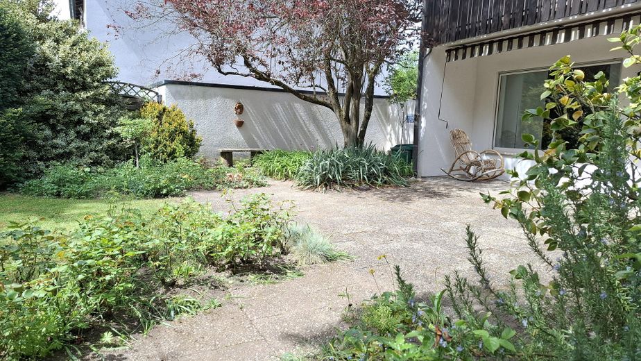 Ampia casa di architetto con giardino da sogno in posizione centrale, da privato – Hauptterrasse