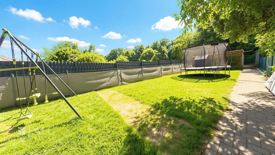 Gut erhaltener Altbau mit grossem Platzangebot – Garten