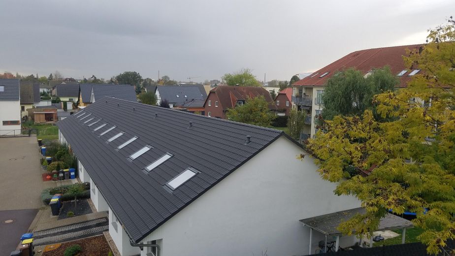 Bonito apartamento de 2,5 habitaciones con balcón orientado al sur y vistas sobre la ciudad – Süd-Aussicht von Balkon