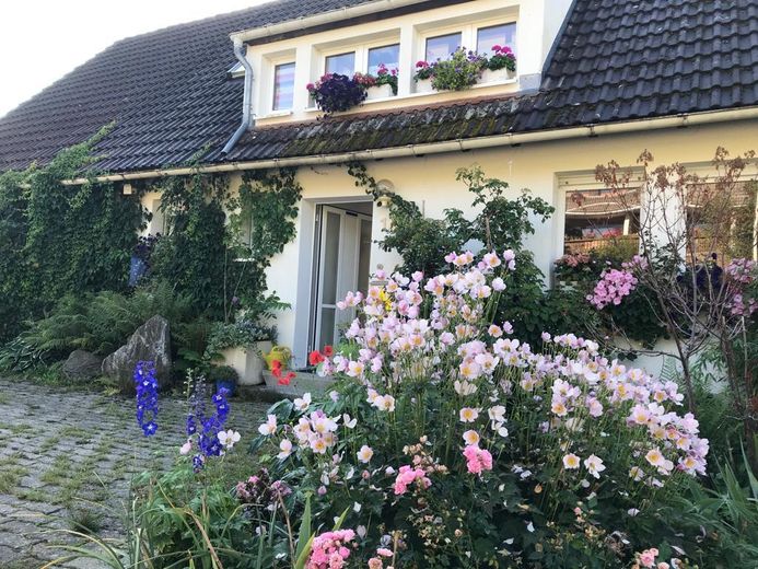 Haus für Individualisten + Genießer – Hauseingang Nordseite