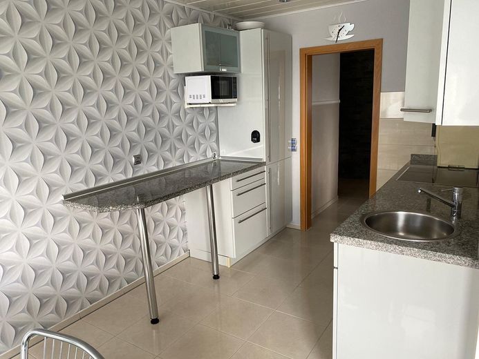 Appartamento in condominio di lusso con balcone e garage + parcheggio (in totale 3 auto) e riscaldamento a pavimento – Foto 9