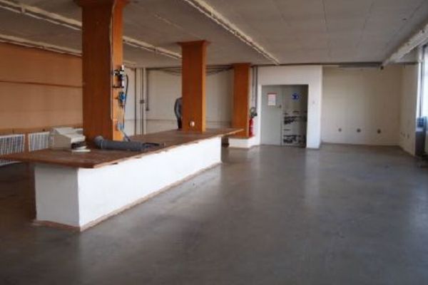 For retail, storage and more: spacious inner-city hall space (approx. 1,900 m²) - barrier-free & divisible
