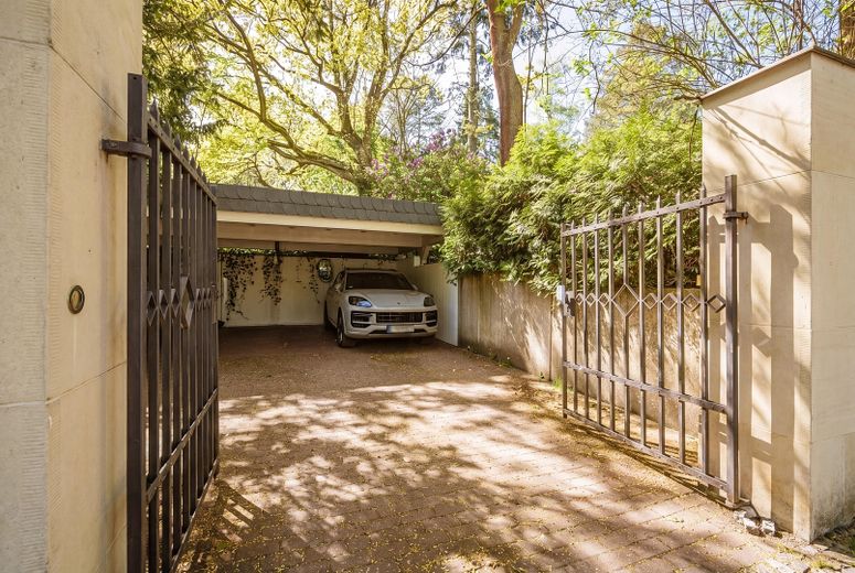 Carport mit E-Ladestation 