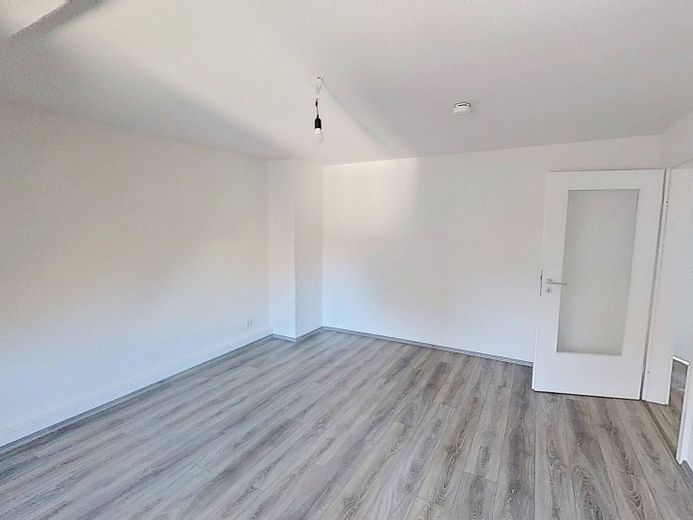 Moderno appartamento di 3 locali con bagno finestrato e tanti comfort a Duisburg-Meiderich – Ansicht II: Schlafzimmer I