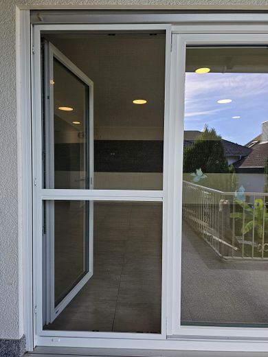 Moderne 3,5 Zimmer EG Wohnung 155 m² Wohnfläche + 190 m² Nutzfläche mit Balkonen & Terrasse & Garten – Fliegengitter überall