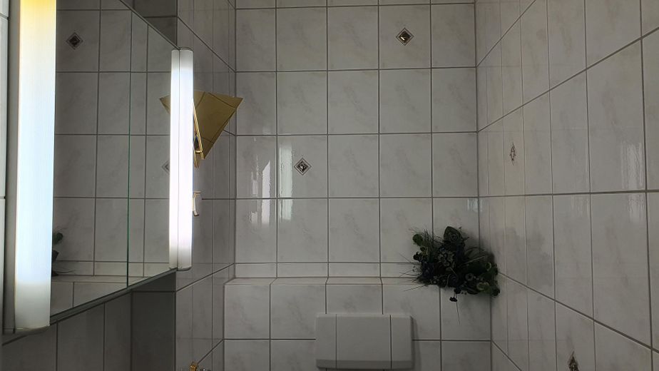 Rahm: garden apartment with house-in-house character – Gäste-WC