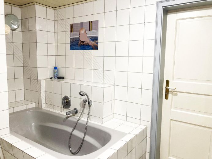 Großzügige ETW in Baden-Baden-Sandweier mit mediterranem Flair, zentral und ruhig gelegen. – Badezimmer Ansicht 2