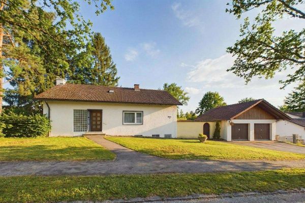 Affascinante casa unifamiliare su un grande terreno - La casa perfetta per la vostra famiglia
