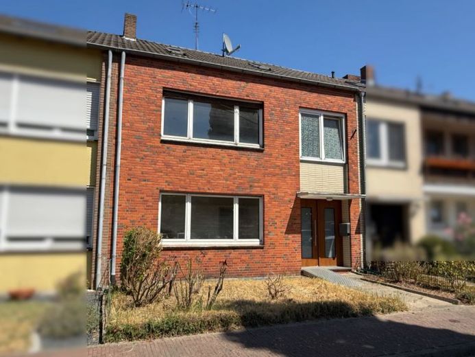Modernizasyon gerektiren sıra evin orta bölümü, gerekirse 2 ailelik ev – Fotoğraf 1