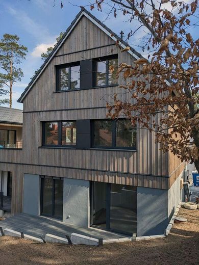 5-room apartment in an eco-friendly timber house – Haus im Haus