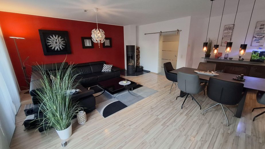 gepflegte Doppelhaushälfte mit Garten in Brühl-Eckdorf (provisionsfrei) – Wohn-/Esszimmer mit Kaminofen