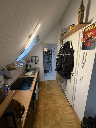 1-Zimmer Apartment mit Balkon, Küche und Stellplatz – Diele und Küche