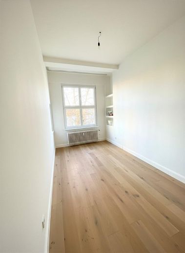 3-Zimmer-Wohnung, Altbau mit Balkon und Einbauküche in Frankfurt am Main – Schlafzimmer 1