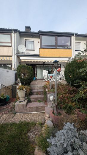 Provisionsfrei in Darmstadt-Arheilgen: 6-Zimmer-Familienhaus mit Garage & neuem Dach – Südansicht