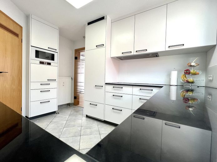 Appartamento maisonette di 4,5 locali con balcone e garage – Küche
