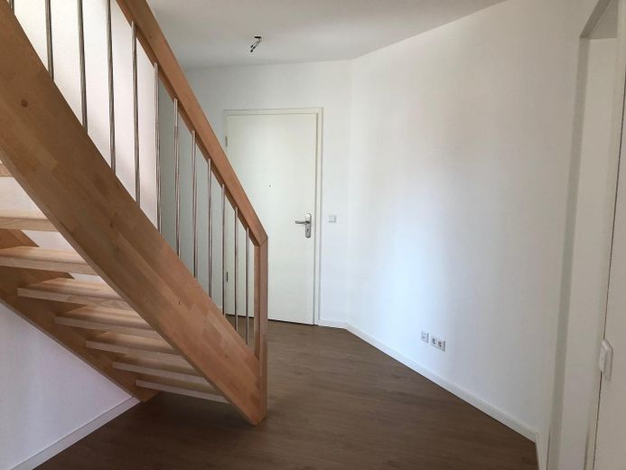 Привлекательная 5-комнатная квартира с балконом и террасой на крыше – Wohnungseingang / Flur