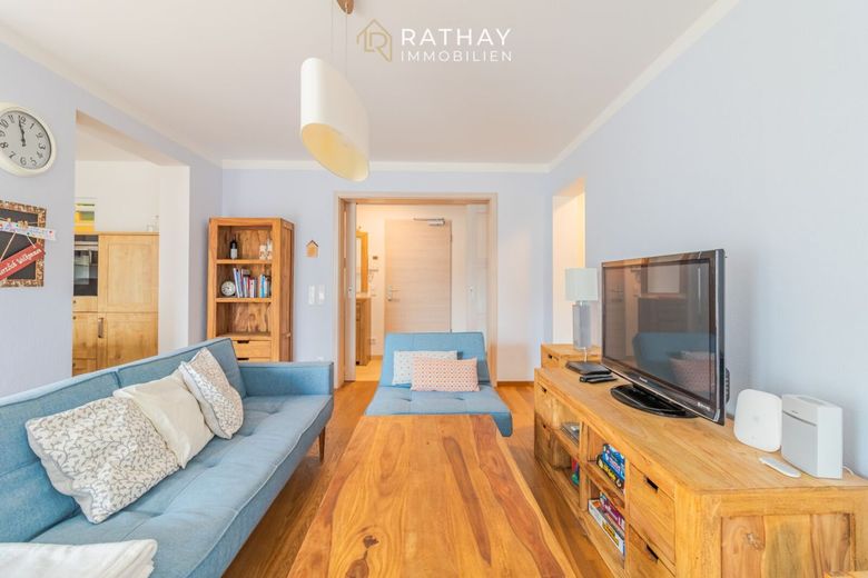 Hochwertige Erdgeschosswohnung mit eigenem Garten, Terrasse und drei Stellplätzen – Wohnbereich