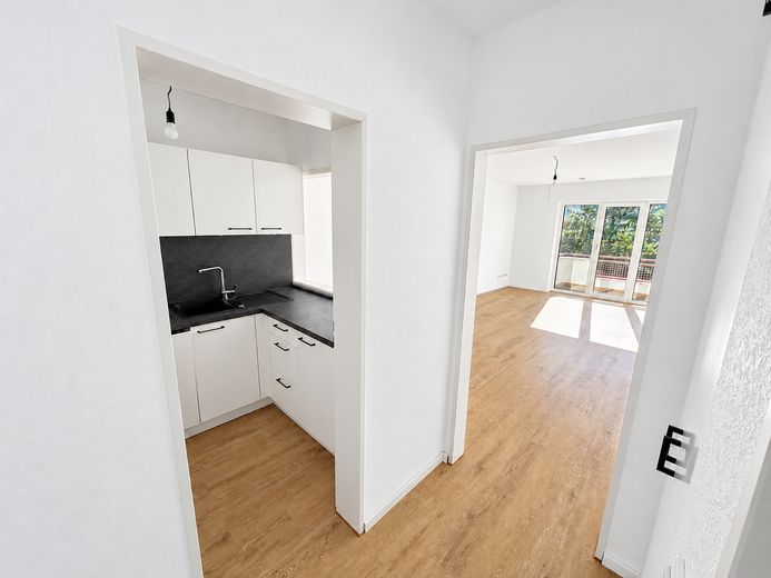 Café du matin sur le balcon, dîner préparé dans sa propre cuisine : appartement de 2 pièces à Münster – Flur