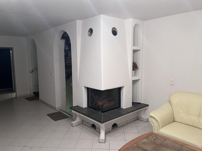 2 Häuser einzeln oder zusammen auf großem Grundstück – kleines Haus Kamin