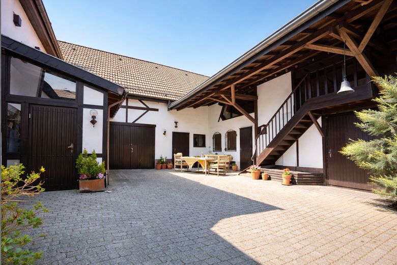 Große Hofanlage mit 4 Wohneinheiten - Mehrgenerationen o. Vermieten – Foto 2