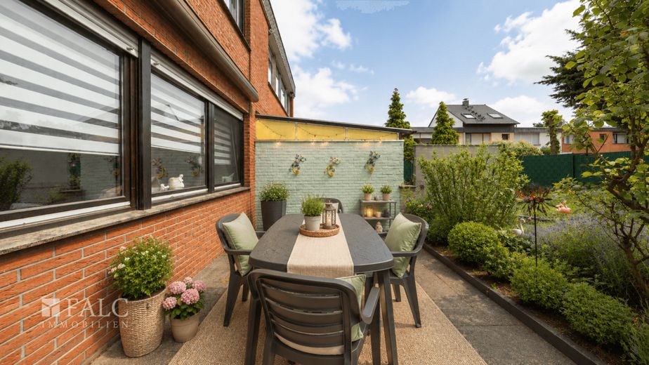 Familienfreundliches Reihenmittelhaus auf Erbbaugrundstück! – Terrasse_Digital Eingerichtet