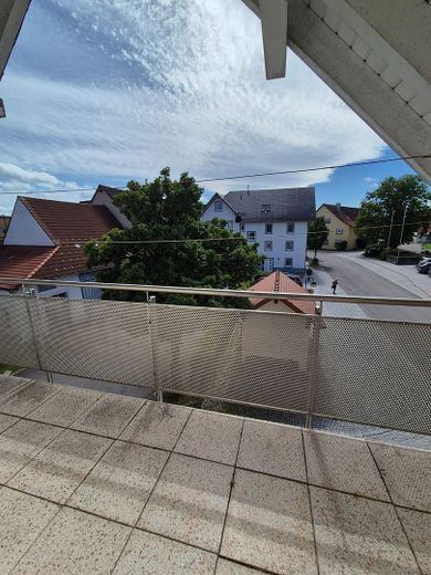 Frisch renovierte 5-Zi.-DG-Wohnung | Balkon | EBK | 85 m² | Schwäbische Alb | provisionsfrei – Balkon (Zugang Schlafzimmer)