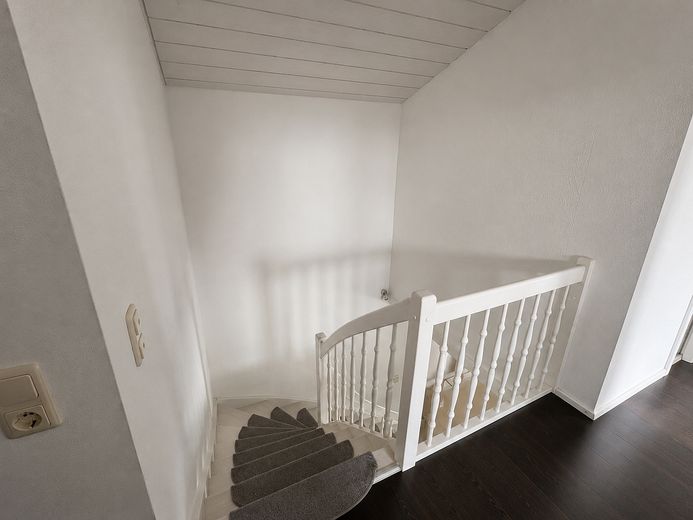 Wohnung wie Doppelhaushälfte – Flur OG