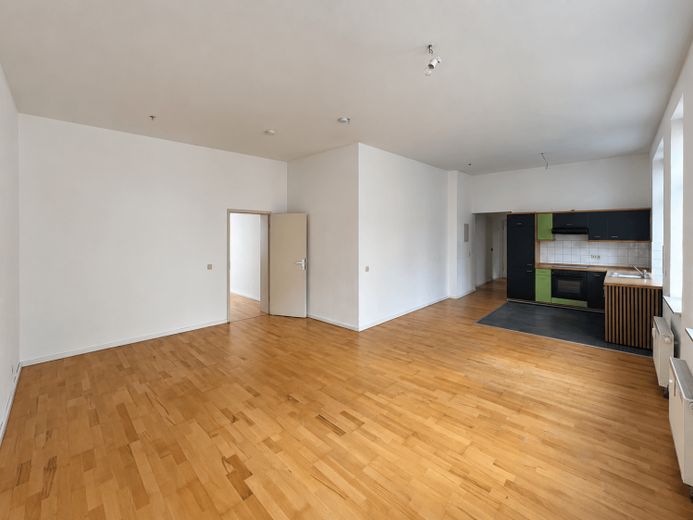 MIEJSKIE MIESZKANIE Z DUŻĄ ILOŚCIĄ MIEJSCA | 77 m² komfortu mieszkalnego z kuchnią zabudowaną, WC dla gości i windą – Zdjęcie 1