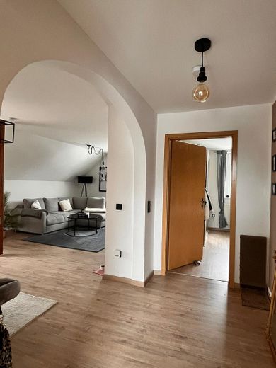 spaziosa casa plurifamiliare con garage a Maxhütte-Haidhof – OG-Wohnbereich/Bad