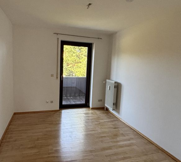 Charmante Doppelhaushälfte mit 6 Zimmern, Einbauküche und Garten – fußläufig zur S-Bahn Sauerlach – Zimmer 2 Obergeschoss