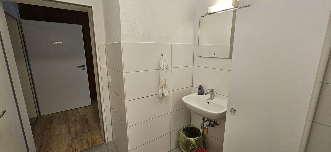 WG-Zimmer Nähe Bahnhof Furth – Bad