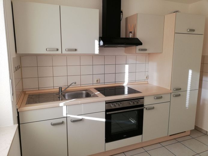 Traumhafte helle 2,5 Zimmer-Wohnung mit Einbauküche – Küche