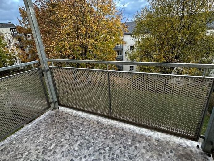 Gemütliche 3-Zimmer mit Laminat, Balkon und Wannenbad in ruhiger Lage! EBK mgl. – Foto 1