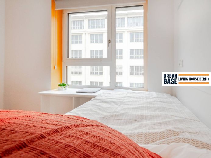 Modern living with URBAN BASE Berlin: Furnished student-room near HTW & Spree – Ansicht II: Wohn- und Schlafb…