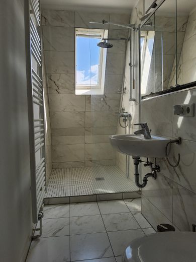 TOP Lage! Möblierte 2-Zimmer-Wohnung – Bad