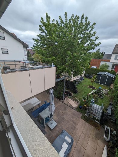 OG, Blick auf Balkon u. Garten