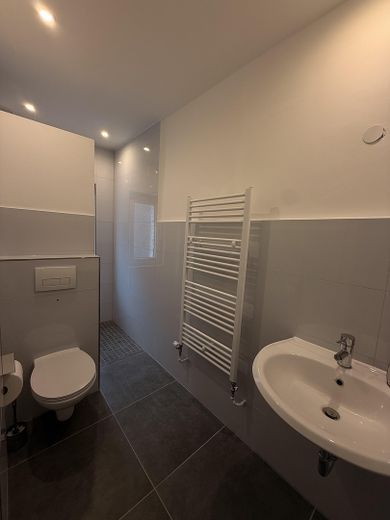 modernes Badezimmer