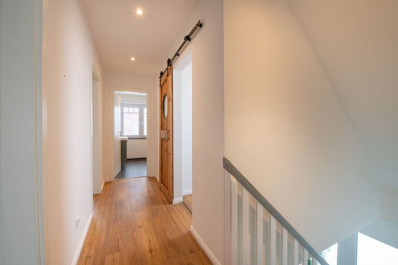1-Fam. Haus in Harrislee inkl. tollem Grundriss, EBK &amp; Fernwärme – DG Flur 3