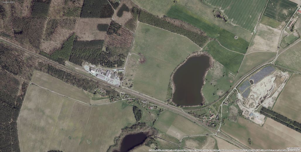 23 ha Industrie- und Landwirtschaftsfläche mit Gleisanschluss – Luftbild 