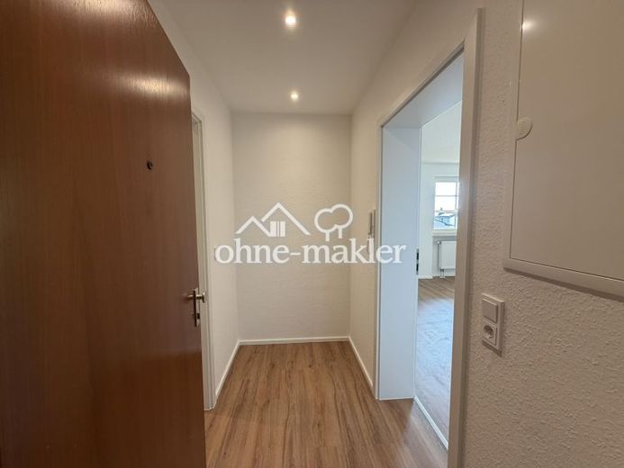 Wiesbaden-Medenbach'ta iki balkonlu yenilenmiş 2 odalı daire – Fotoğraf 1