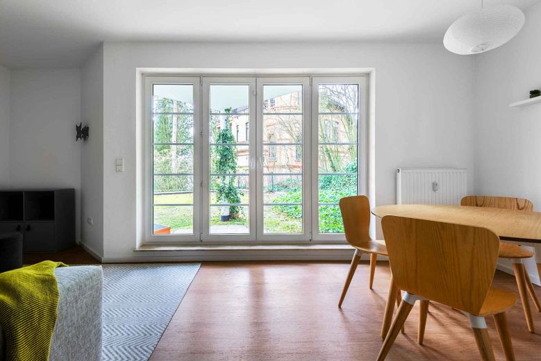 Wunderschöne ZZKBB Wohnung in bester Lage – Blick auf die Terasse