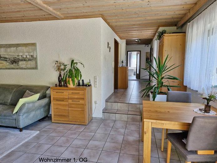 Wohnzimmer und Flur 1. OG