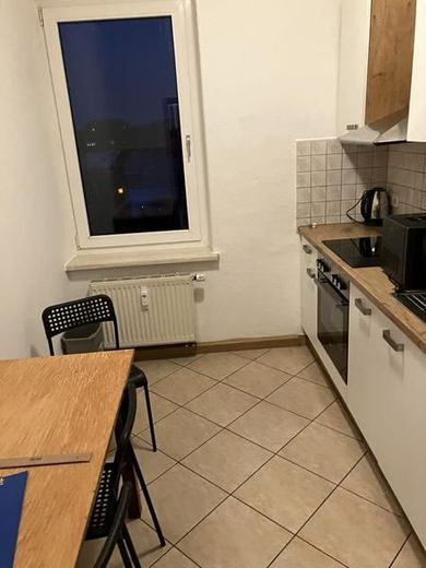 Gemütliche 3-Zimmer mit Mobiliar, Laminat, Dusche und EBK in ruhiger Lage! – IMG_3725