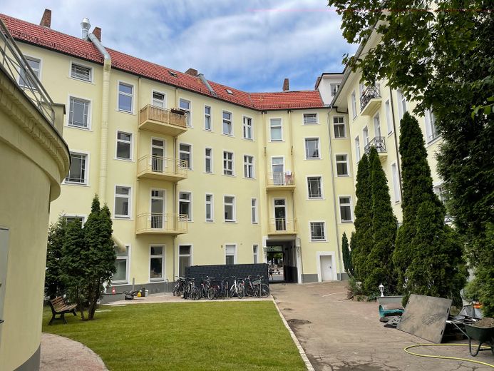 Provisionsfrei: Verkehrsgünstig gelegenes Büro mit 4 Zimmern, Vollbad Balkon am Nordrand Prenzl Berg – Hofansicht