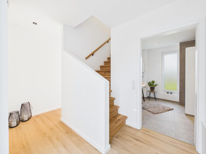 Wie neu! Hochwertig saniertes, freistehendes Einfamilienhaus in Wesel-Lackhausen – Eingang/ Flur