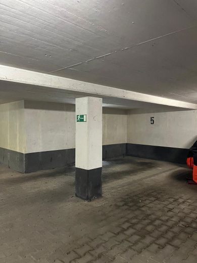 Tiefgaragenstellplatz