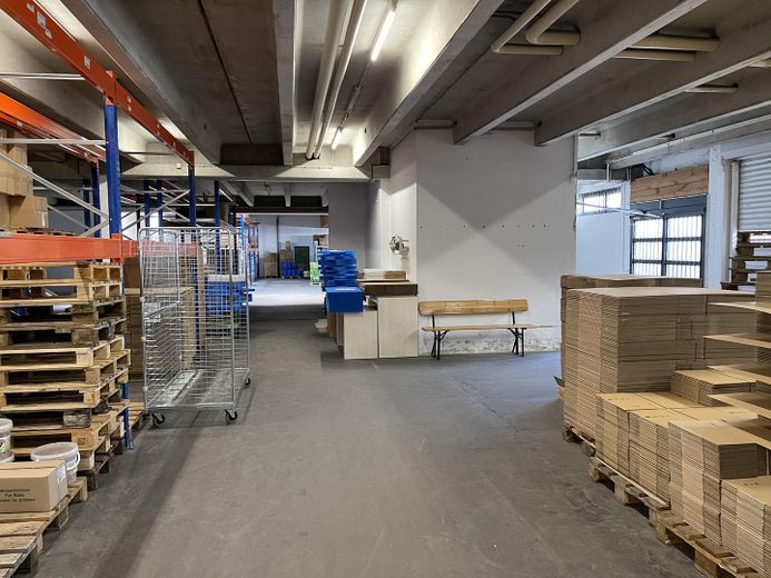 Superfici di magazzino e ufficio riscaldabili in affitto a Eggenfelden -1096qm – Photo 25