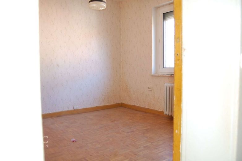 +++Immobile da ristrutturare con molto potenziale, senza commissioni!!!+++ – Zimmer 1_OG