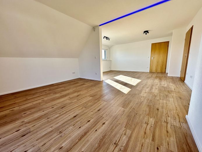 Appartamento mansardato con splendida terrazza sul tetto di 60 m² e vista sull’Alb – appena ristrutturato – Photo 1